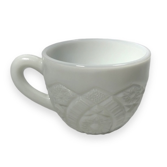 Vintage McKee Concord Opaque Milk Glass Punch Cups Mugs Set of 6 - Picture 2 of 6